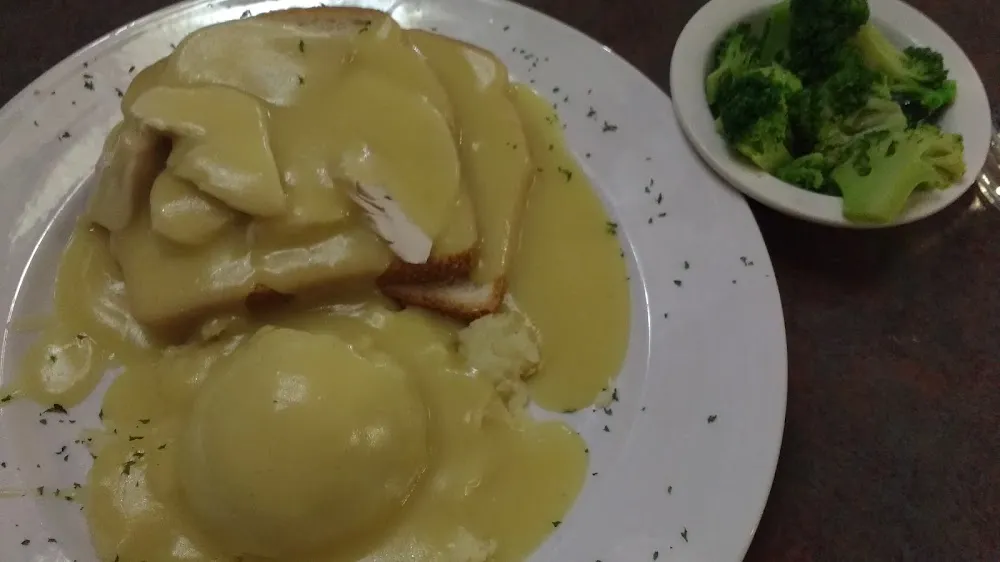 Open Faced Turkey Sandwich with Turkey Gravy